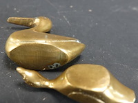 Paar bronzen zwanen - afbeelding 5 van  5