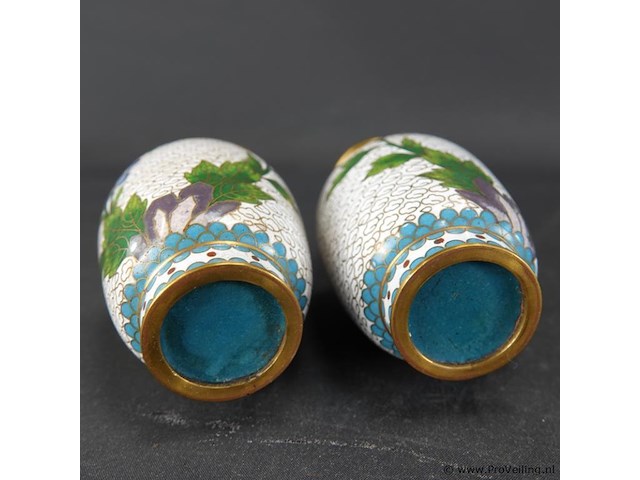 Paar chinese cloisonné vazen - afbeelding 5 van  5