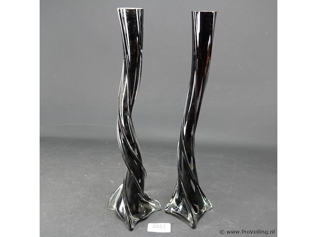 Paar dikglazen getordeerde vazen - afbeelding 2 van  5