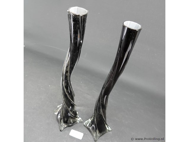 Paar dikglazen getordeerde vazen - afbeelding 3 van  5