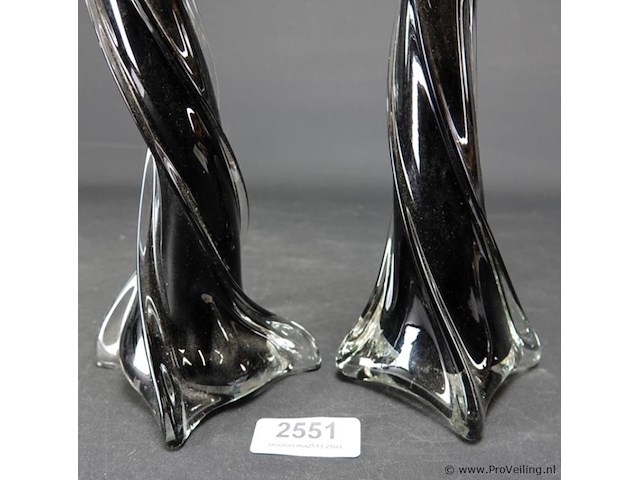 Paar dikglazen getordeerde vazen - afbeelding 4 van  5