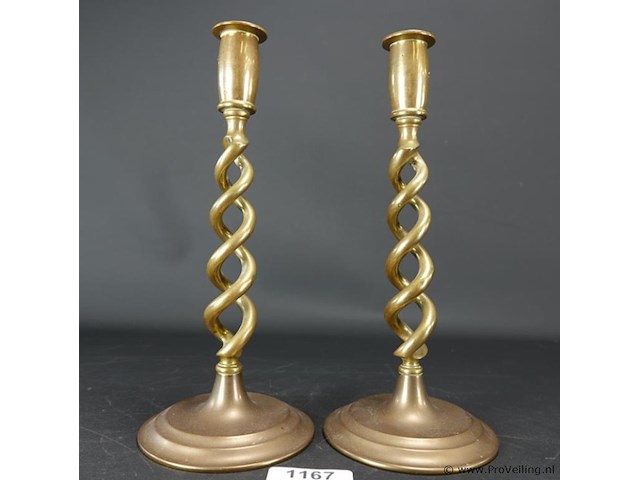 Paar gedraaid koper/messing kandelaren - afbeelding 1 van  5