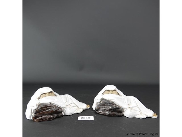 Paar gestileerde aardewerk happy boeddha's - afbeelding 1 van  5