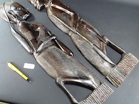 Paar grote afrikaanse in ebbenhout gesneden figuren - afbeelding 2 van  5