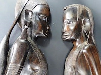 Paar grote afrikaanse in ebbenhout gesneden figuren - afbeelding 3 van  5
