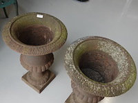 Paar grote ijzeren franse campana vazen - afbeelding 3 van  5