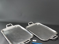 Paar grote verzilverde dienbladen - afbeelding 1 van  5