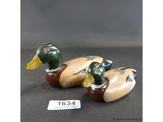Paar handbeschilderde houten eenden - afbeelding 1 van  5