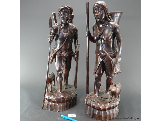 Paar handgesneden houten beelden (onderdeel van een paar igorot-jagersbeelden) - afbeelding 3 van  5