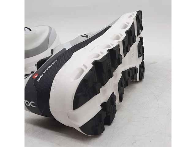 Paar hardloopschoenen, maat 44, on, 3me30110818 - afbeelding 3 van  11