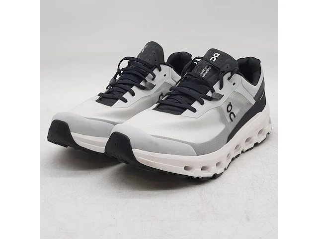 Paar hardloopschoenen, maat 44, on, 3me30110818 - afbeelding 1 van  11