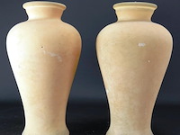 Paar hoge gezande glazen vazen - afbeelding 2 van  5