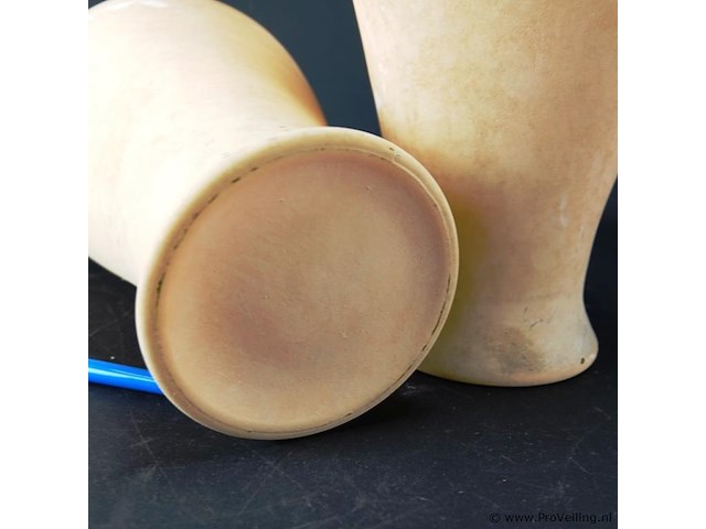 Paar hoge gezande glazen vazen - afbeelding 5 van  5