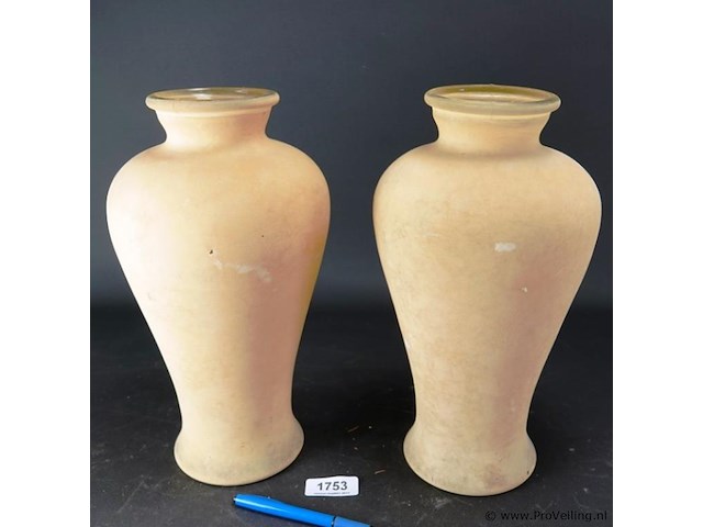 Paar hoge gezande glazen vazen - afbeelding 1 van  5