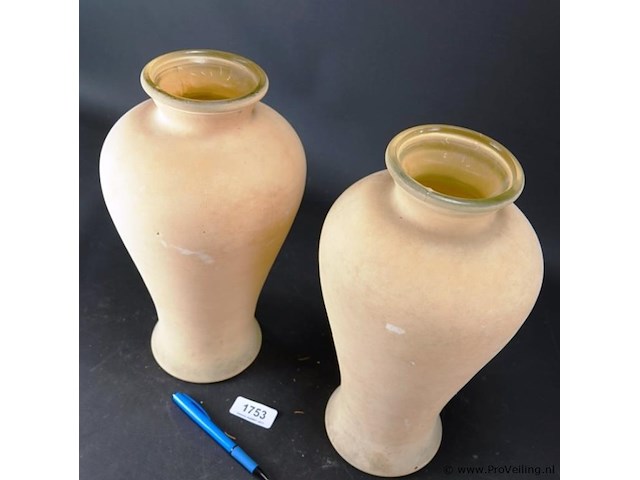 Paar hoge gezande glazen vazen - afbeelding 3 van  5