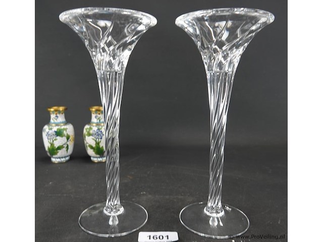Paar hoge kristallen kandelaren - afbeelding 1 van  5