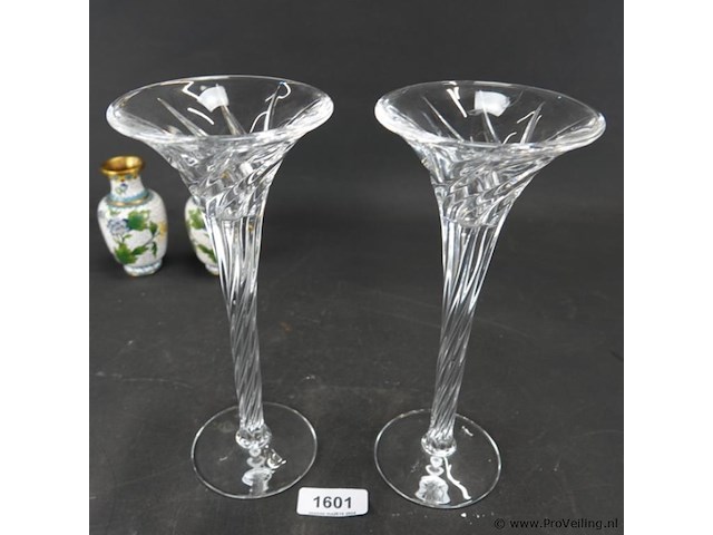 Paar hoge kristallen kandelaren - afbeelding 2 van  5