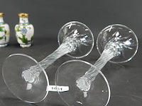 Paar hoge kristallen kandelaren - afbeelding 5 van  5