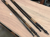 Paar houten batik doek hangers - afbeelding 1 van  5