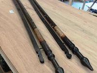 Paar houten batik doek hangers - afbeelding 2 van  5