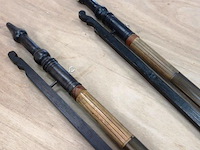 Paar houten batik doek hangers - afbeelding 4 van  5