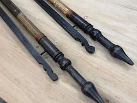 Paar houten batik doek hangers - afbeelding 3 van  5