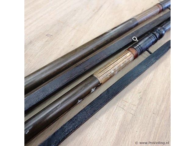 Paar houten batik doek hangers - afbeelding 5 van  5