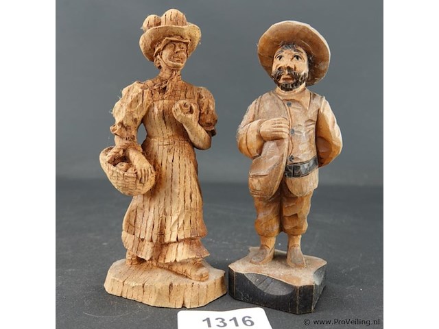 Paar houten beelden - afbeelding 1 van  5