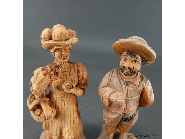 Paar houten beelden - afbeelding 3 van  5