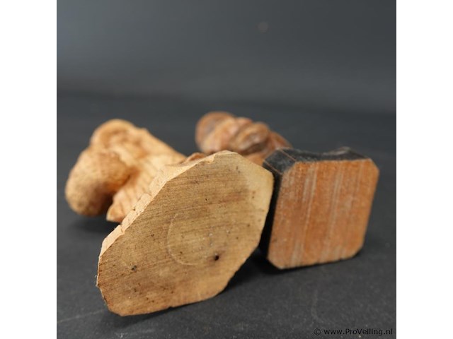 Paar houten beelden - afbeelding 5 van  5