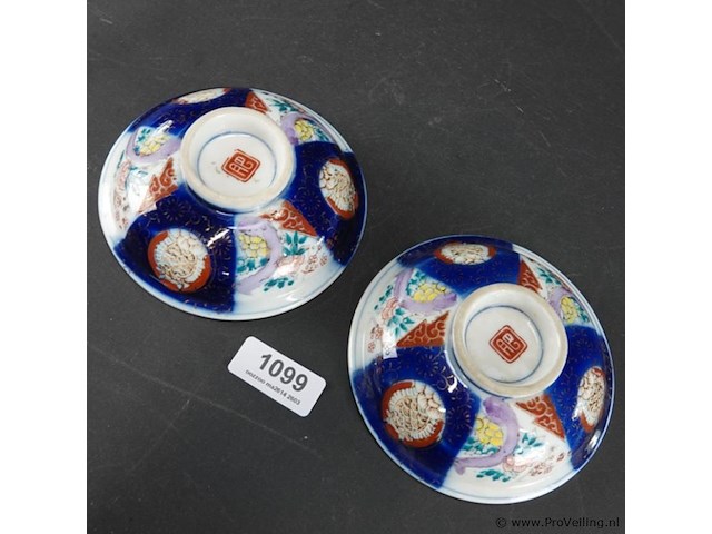 Paar imari schotels - afbeelding 2 van  5
