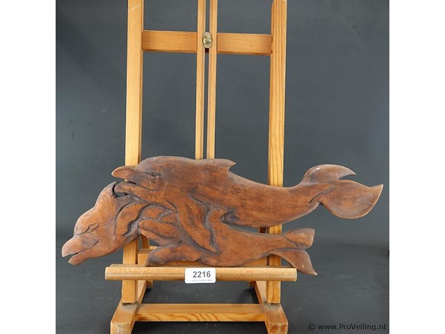 Paar in hout gesneden dolfijnen - afbeelding 1 van  5