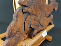 Paar in hout gesneden dolfijnen - afbeelding 4 van  5