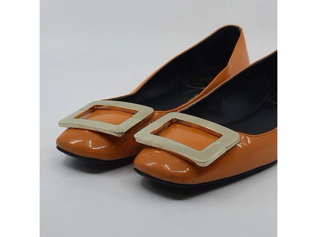 Paar instappers, maat 36, roger vivier - afbeelding 2 van  9