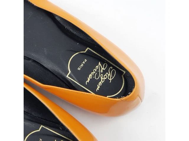Paar instappers, maat 36, roger vivier - afbeelding 5 van  9