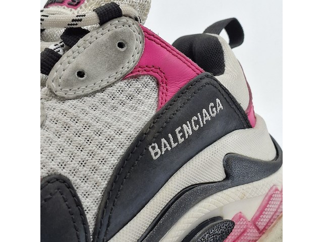 Paar kinder sneakers, maat 35, balenciaga, triple s - afbeelding 10 van  13