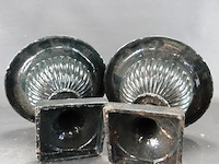 Paar klassieke gietijzeren tuinvazen - afbeelding 5 van  5