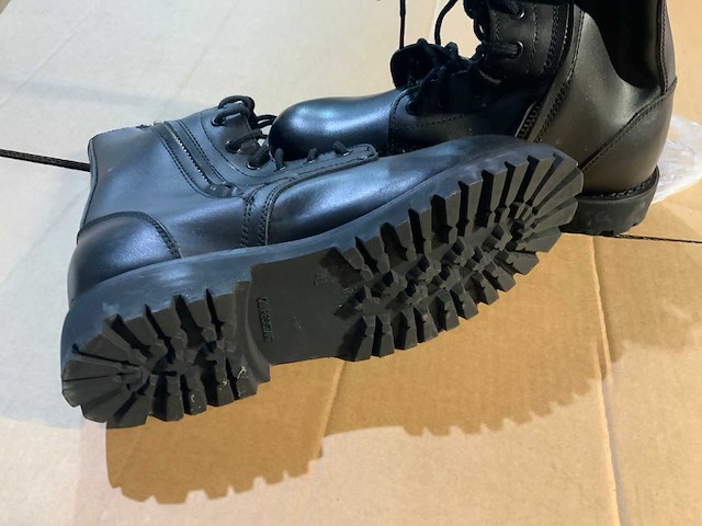 Paar lederen legerschoenen (90x) - afbeelding 2 van  2