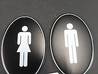 Paar metalen wc schilden
