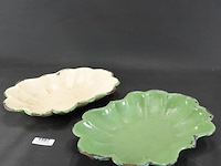 Paar nestbare geschulpte emaillen schalen - afbeelding 1 van  5