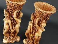 Paar oosterse vazen met dragende vrouwen - afbeelding 2 van  5