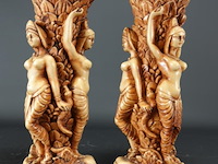 Paar oosterse vazen met dragende vrouwen - afbeelding 3 van  5