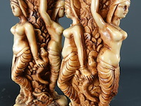 Paar oosterse vazen met dragende vrouwen - afbeelding 4 van  5