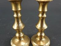 Paar oude brons/messing kandelaren