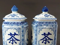 Paar oude chinese theepotten