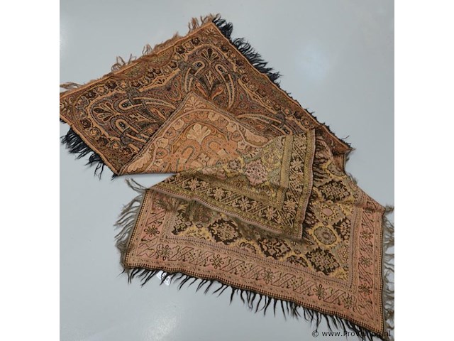 Paar oude kleden - afbeelding 4 van  5