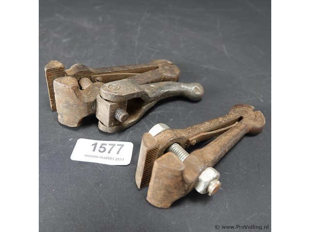 Paar oude klemwerktuigen - afbeelding 1 van  5