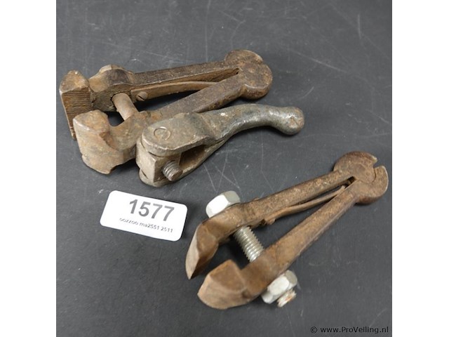 Paar oude klemwerktuigen - afbeelding 2 van  5