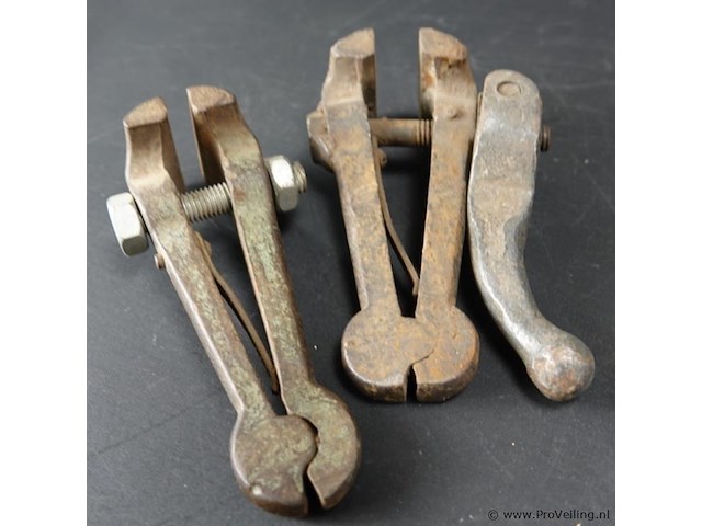 Paar oude klemwerktuigen - afbeelding 3 van  5