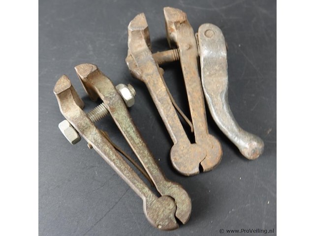 Paar oude klemwerktuigen - afbeelding 4 van  5
